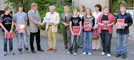 Gruppenfoto der Betreuer und der Schüler