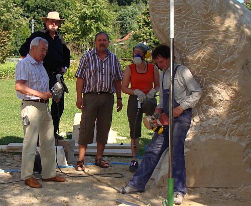 Holz-, Sandstein- und Bier-Kunst
