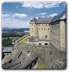 Eine imposante Festungsanlage erkundet