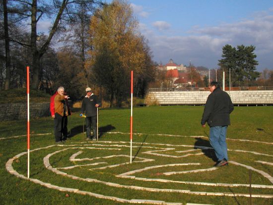 Der steinerne Magnet wird vorbereitet...