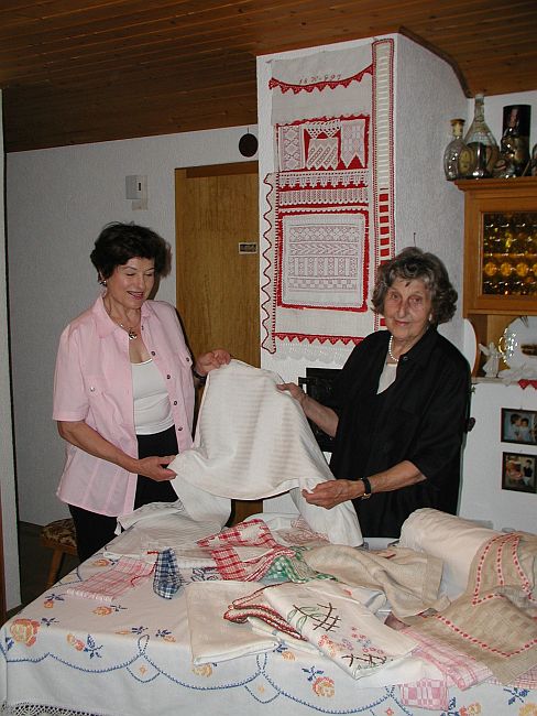 Frau Gudrun Seydel und Frau Ada Kanehl (v.l.)