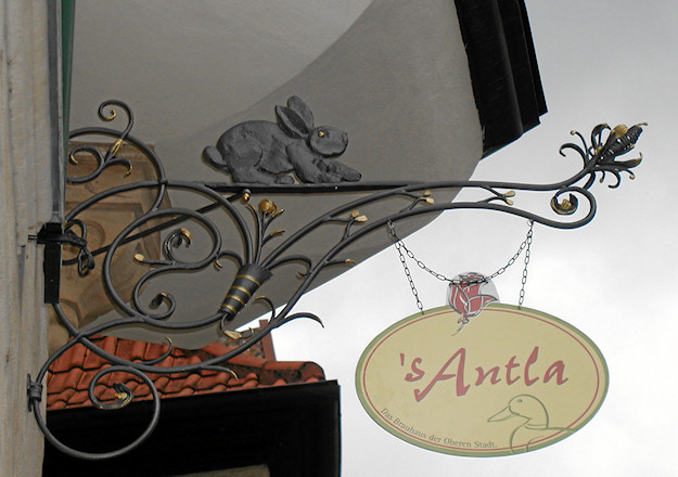 Aushänger in der Oberen Stadt: s'Antla