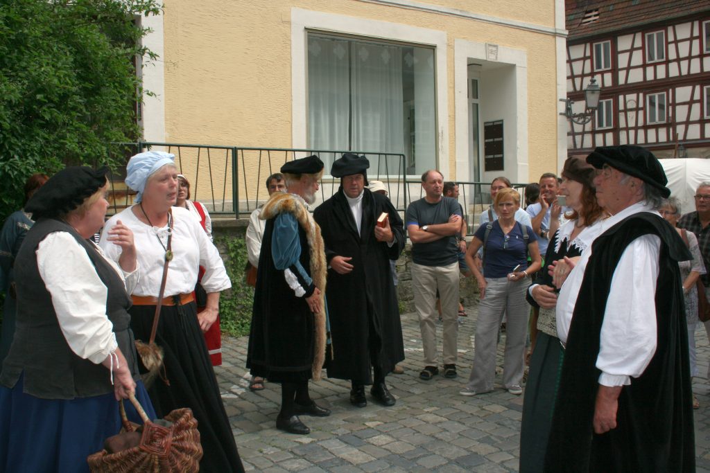Historische Gruppen in Kostümen in der Kronacher Altstadt
